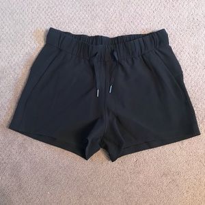 Lululemon On the Fly Shorts - Black Size 6